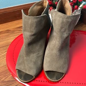 Lucky brand Jezzah wedge SZ 8.5